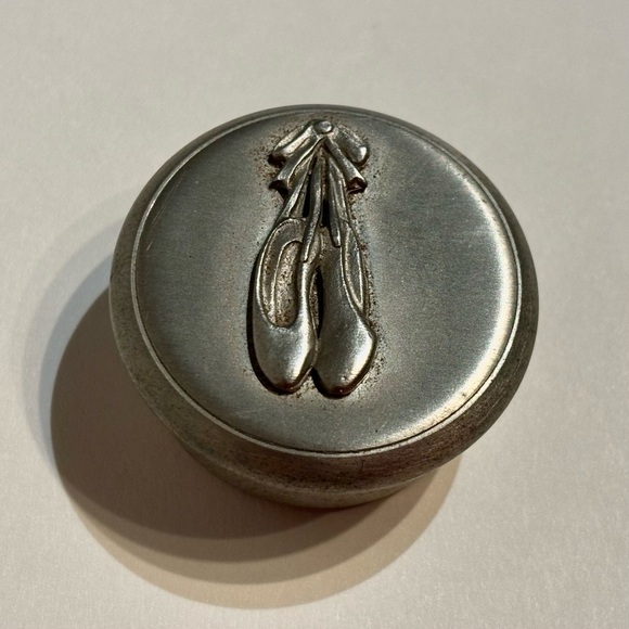 Seagull Pewter Canada Ballet Slippers Ballerina Necklace and Trinket Box Set - Picture 7 of 11